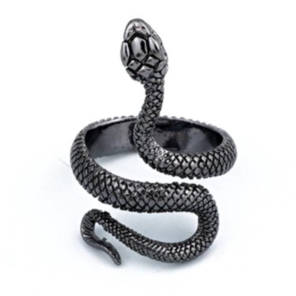 European Retro Punk Spirit Snake Ring